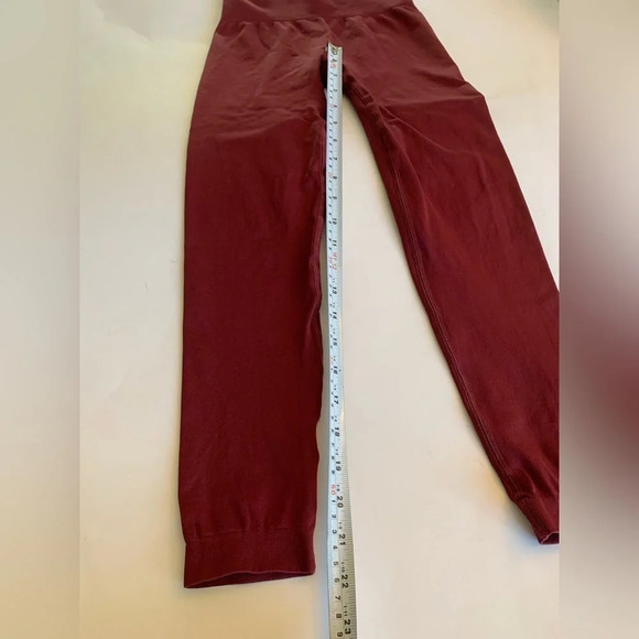 Knix Good to Go Seamless Legging. Burgundy color size small - Picture 8 of 8